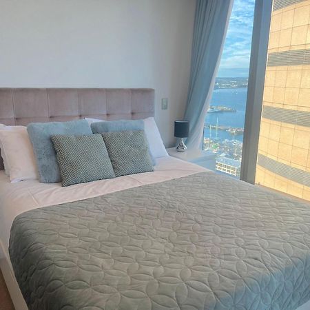 Magnificent Harbour View Skytower View Apartment In Cbd أوكلاند المظهر الخارجي الصورة