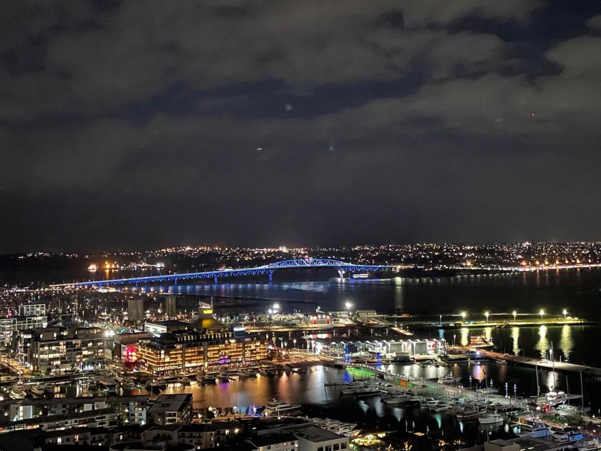 Magnificent Harbour View Skytower View Apartment In Cbd أوكلاند المظهر الخارجي الصورة