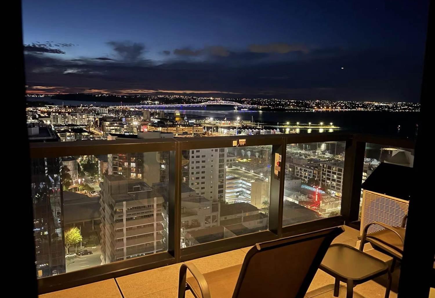 Magnificent Harbour View Skytower View Apartment In Cbd أوكلاند المظهر الخارجي الصورة