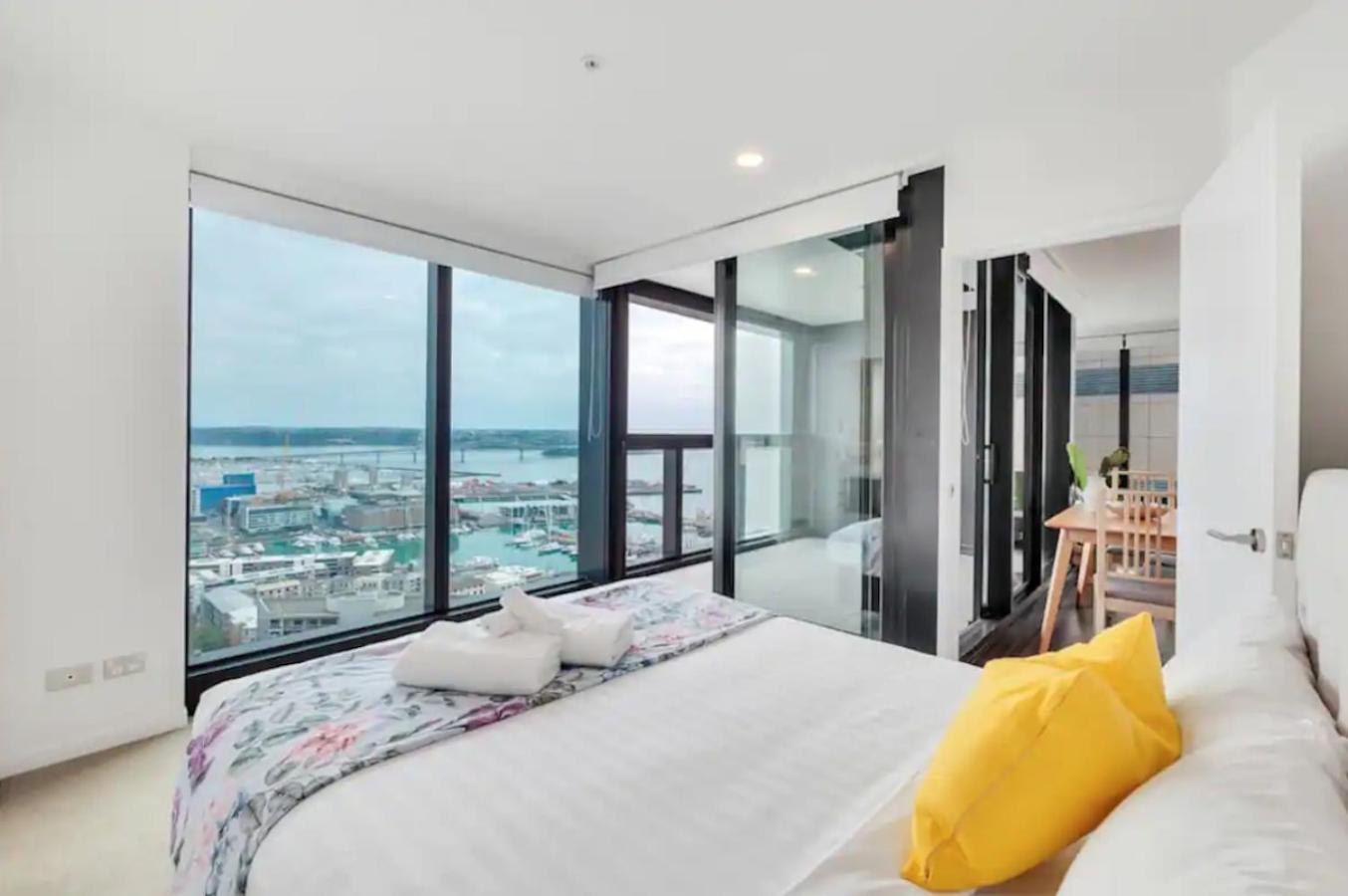 Magnificent Harbour View Skytower View Apartment In Cbd أوكلاند المظهر الخارجي الصورة