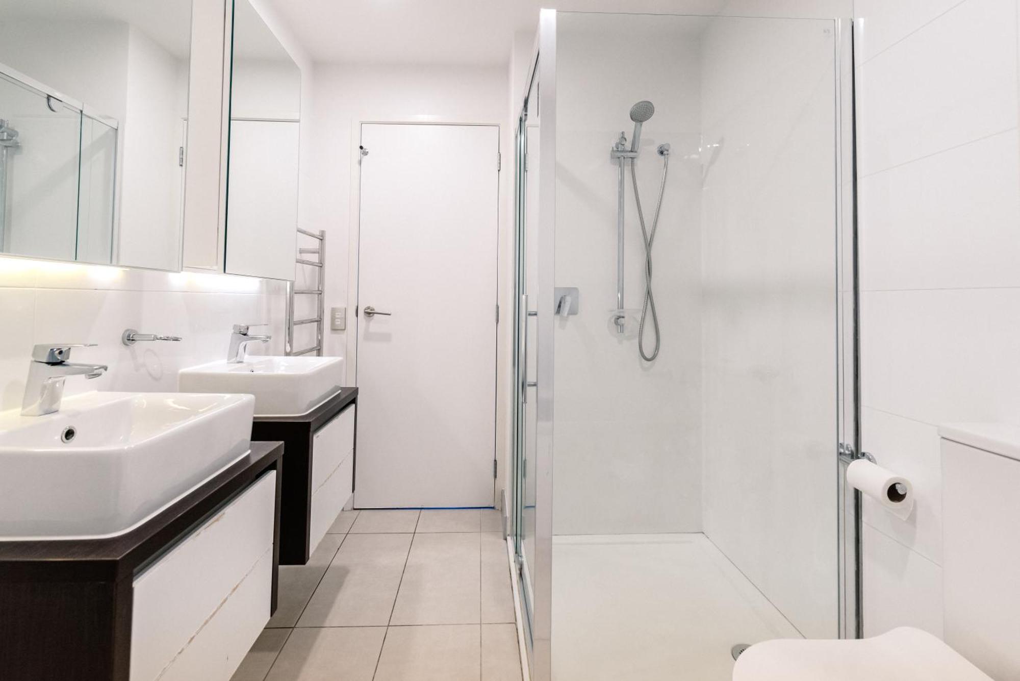 Magnificent Harbour View Skytower View Apartment In Cbd أوكلاند المظهر الخارجي الصورة